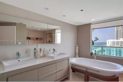 5025 Collins Ave #2107, Miami Beach, FL 33140 - Photo 12