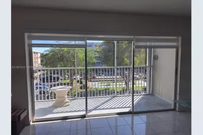 330 SE 2nd St #305H, Hallandale Beach, FL 33009 - Photo 10
