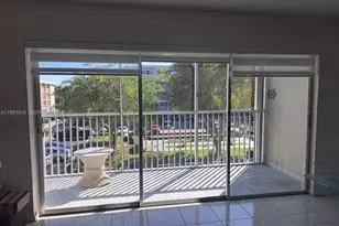 330 SE 2nd St, Hallandale Beach, FL 33009 - Photo 10