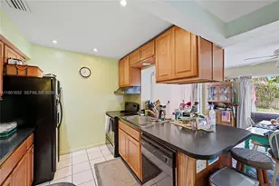 424 SW 7th Ave, Boynton Beach, FL 33435 - Photo 12