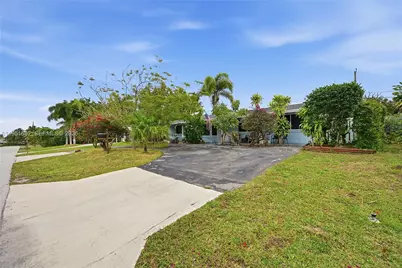 424 SW 7th Ave, Boynton Beach, FL 33435 - Photo 1