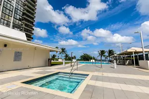 600 NE 36th St, Miami, FL 33137 - Photo 6