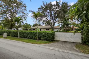 12570 SW 45th St, Miami, FL 33175 - Photo 10