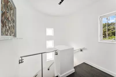3325 Pine Tree Dr, Miami Beach, FL 33140 - Photo 12