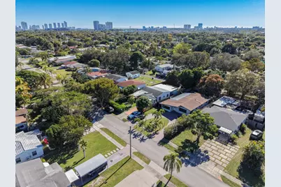1624 NE 175th St, North Miami Beach, FL 33162 - Photo 42