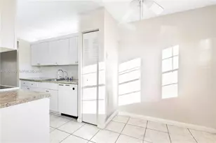 650 SW 124th Terrace, Pembroke Pines, FL 33027 - Photo 4