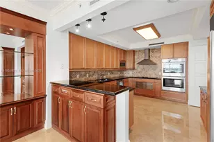 20201 E Country Club Dr, Aventura, FL 33180 - Photo 4