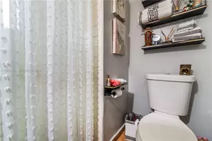 8065 W 14th Ct, Hialeah, FL 33014 - Photo 18