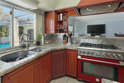 910 N 14th Ct, Hollywood, FL 33020 - Photo 6