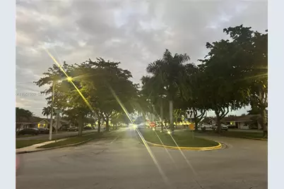 5482 S Lakewood Cir S #B, Margate, FL 33063 - Photo 4