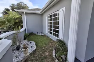 4511 Queen Palm Ln, Tamarac, FL 33319 - Photo 4