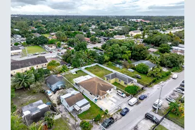 810 NW 112th St, Miami, FL 33168 - Photo 44