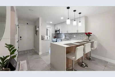 400 SE 10th St #112, Deerfield Beach, FL 33441 - Photo 2
