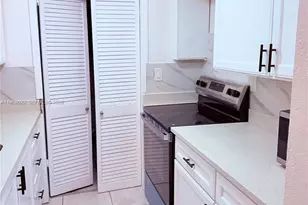 824 SW 12th Ct, Fort Lauderdale, FL 33315 - Photo 4