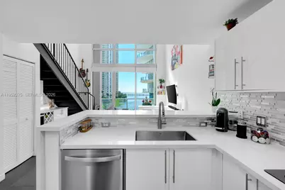 300 S Biscayne Blvd #L-410, Miami, FL 33131 - Photo 12
