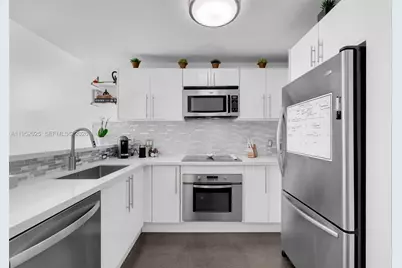 300 S Biscayne Blvd #L-410, Miami, FL 33131 - Photo 10