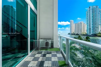 300 S Biscayne Blvd #L-410, Miami, FL 33131 - Photo 28
