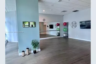 300 S Biscayne Blvd #L-410, Miami, FL 33131 - Photo 30