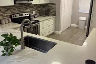 330 Lakeside Ct, Sunrise, FL 33326 - Photo 4