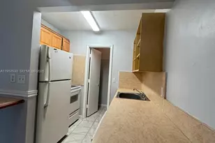 1522 NE 34th Ct, Oakland Park, FL 33334 - Photo 4