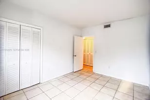 2430 NE 135th St, North Miami, FL 33181 - Photo 14