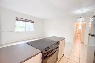 2430 NE 135th St, North Miami, FL 33181 - Photo 10