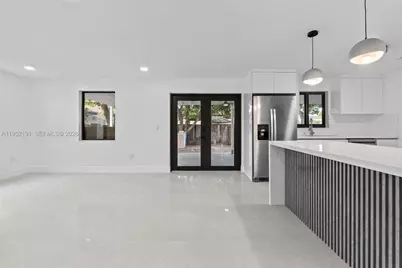 6950 W 10th Ave, Hialeah, FL 33014 - Photo 6