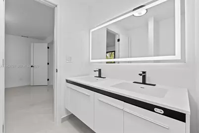 6950 W 10th Ave, Hialeah, FL 33014 - Photo 22