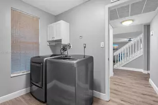 821 Somerset Ave, Davie, FL 33325 - Photo 10