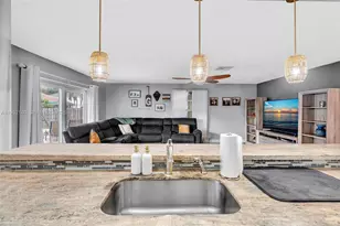 821 Somerset Ave, Davie, FL 33325 - Photo 38