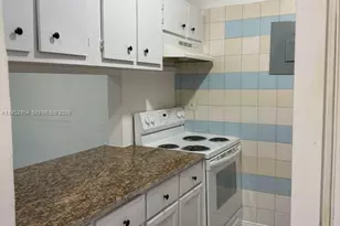 4495 NW 9th St, Miami, FL 33126 - Photo 1