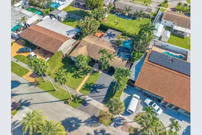 1300 W 77th St, Hialeah, FL 33014 - Photo 32