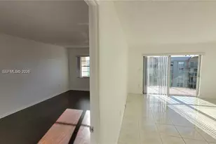 9360 Fontainebleau Blvd, Miami, FL 33172 - Photo 10