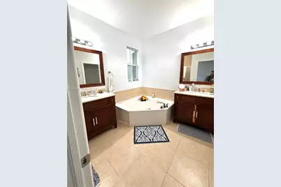 10780 NW 74th Ln, Doral, FL 33178 - Photo 36