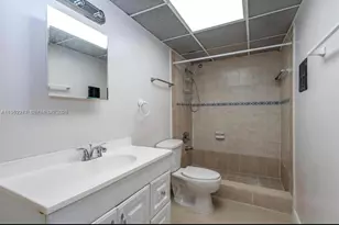 9678 Fontainebleau Blvd, Miami, FL 33172 - Photo 16