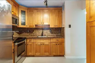 9678 Fontainebleau Blvd, Miami, FL 33172 - Photo 8