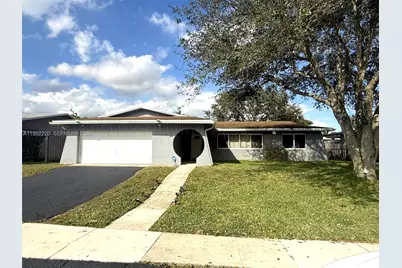 9511 NW 8th St, Pembroke Pines, FL 33024 - Photo 1