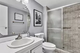 3675 N Country Club Dr, Aventura, FL 33180 - Photo 30