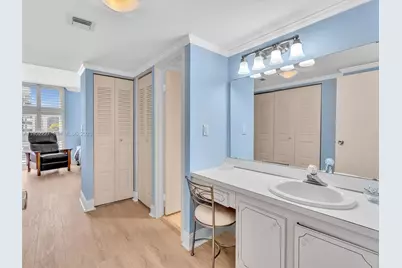 3675 N Country Club Dr #409, Aventura, FL 33180 - Photo 22