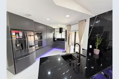 1100 SW 109th Ave, Pembroke Pines, FL 33025 - Photo 6