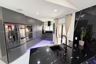 1100 SW 109th Ave, Pembroke Pines, FL 33025 - Photo 6