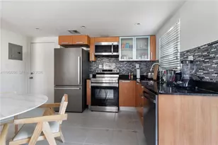 1050 7th St, Miami Beach, FL 33139 - Photo 2