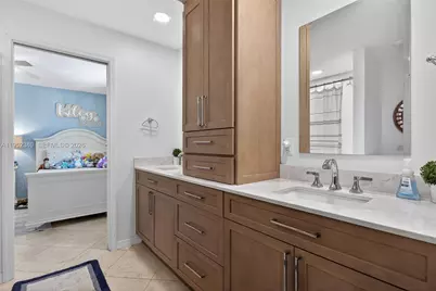 2910 NE 52nd St, Fort Lauderdale, FL 33308 - Photo 12