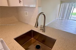 4879 N Hemingway Cir, Margate, FL 33063 - Photo 10