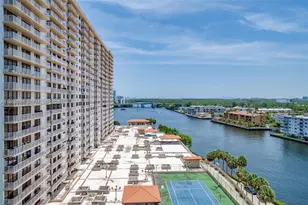 301 174th St, Sunny Isles Beach, FL 33160 - Photo 36