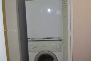 300 S Biscayne Blvd, Miami, FL 33131 - Photo 10