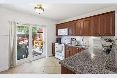 560 NW 82nd Pl #306, Miami, FL 33126 - Photo 10