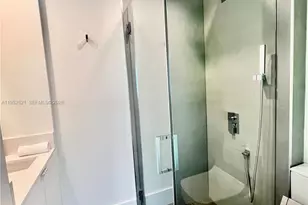 50 South Pointe Dr, Miami Beach, FL 33139 - Photo 24