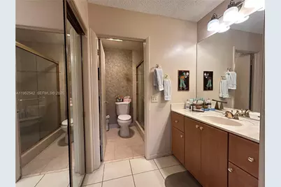 602 Briarwood Cir #4-46, Hollywood, FL 33024 - Photo 14