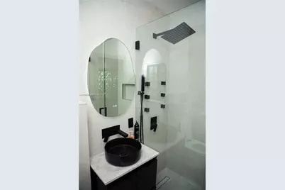 7850 Hawthorne Ave, Miami Beach, FL 33141 - Photo 30